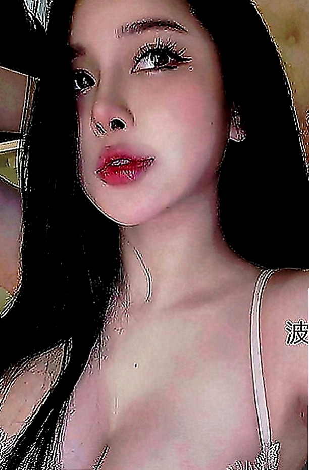 小港按摩全套：清純 |電玩女神|165cm|52kg|D罩杯|21歲|讓自己濕了很多次 可還是堅持的在做 第一次叫她用情趣用品挑逗自己的穴穴